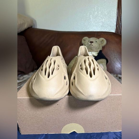 Adidas Yeezy Foam Runner Size 10 - Picture 6 of 11